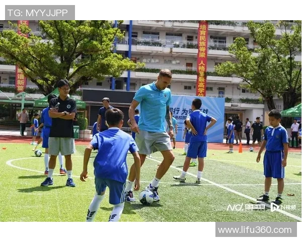 足球巨星携手助力青少年梦想成真点燃希望与激情的未来之路 足球巨星携手助力青少年梦想成真点燃希望与激情的未来之路
