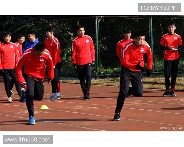 重庆足球队团队协作新模式引发热议助力球队重返巅峰